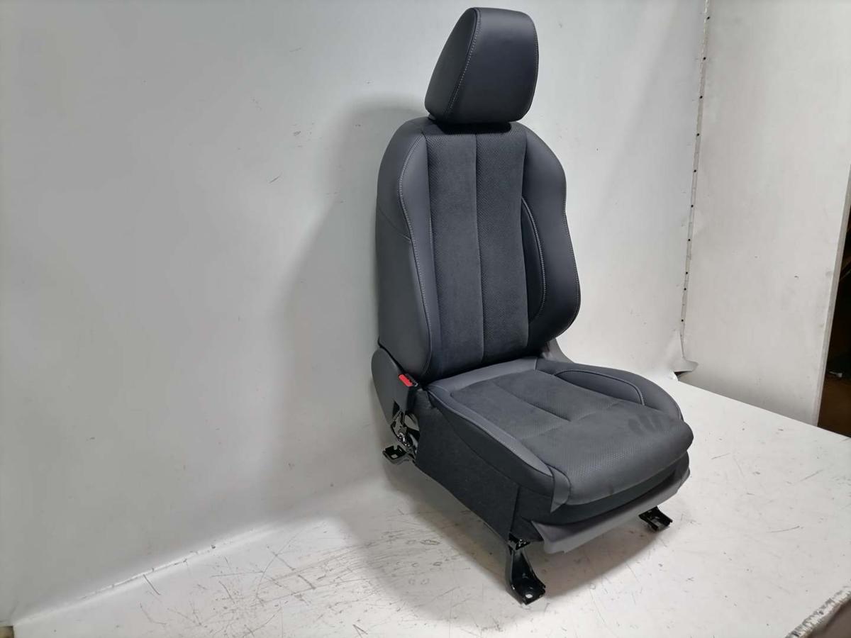 Mitsubishi Eclipse Cross GL3W original Sitz vorn links Fahrersitz Teilleder elektrisch Bj.2023